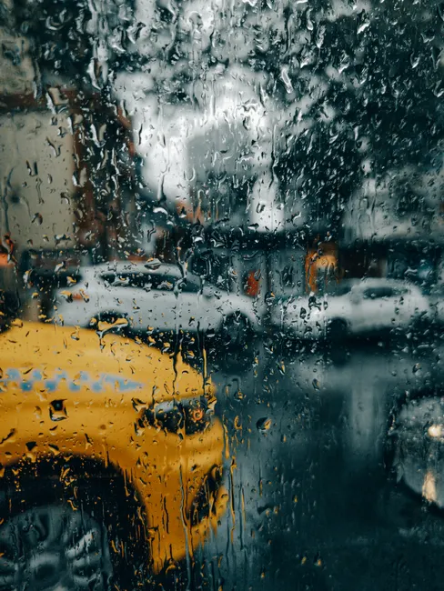 Taxi Im Stadtverkehr Bei Regen Bild 914f