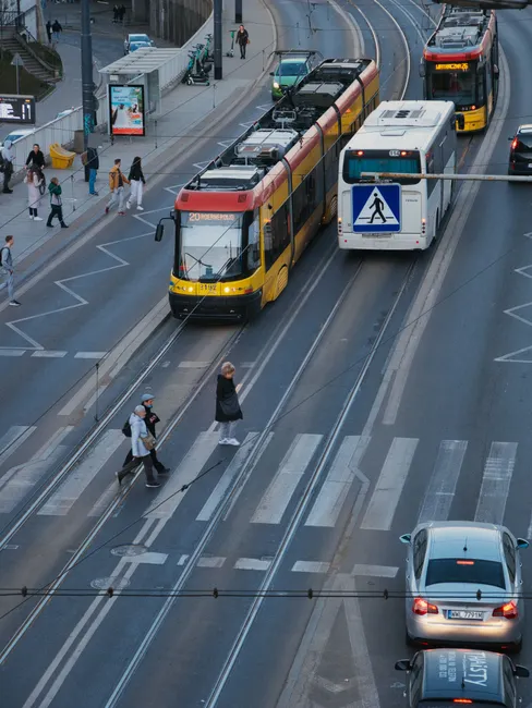 Urbane Mobilitaet Mit Verschiedenen Fahrzeugen Bild F3db