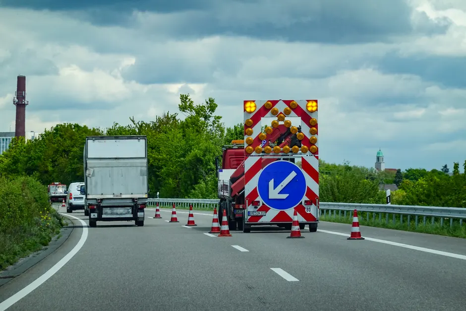 Detail Verkehrsschild Auf Deutscher Landstraße Bild Number 14