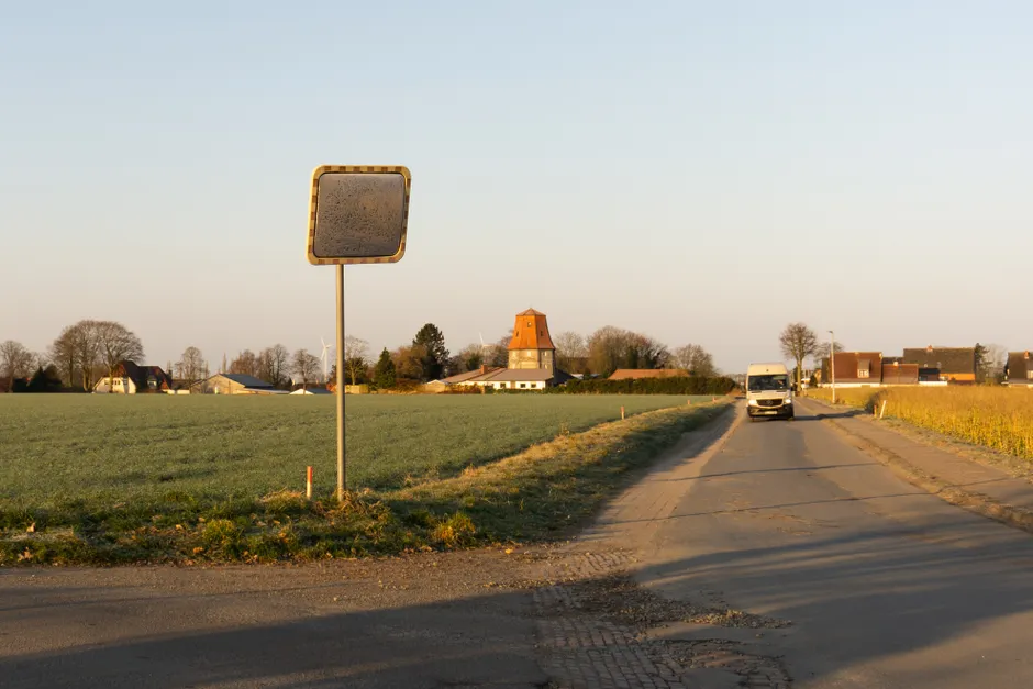 Detail Verkehrsschild Auf Deutscher Landstraße Bild Number 15