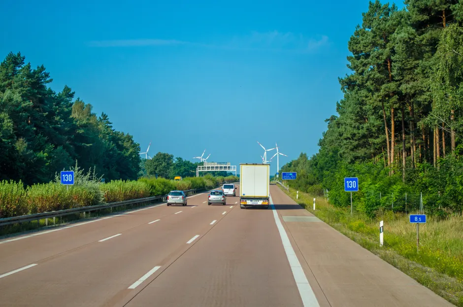 Detail Verkehrsschild Auf Deutscher Landstraße Bild Number 17