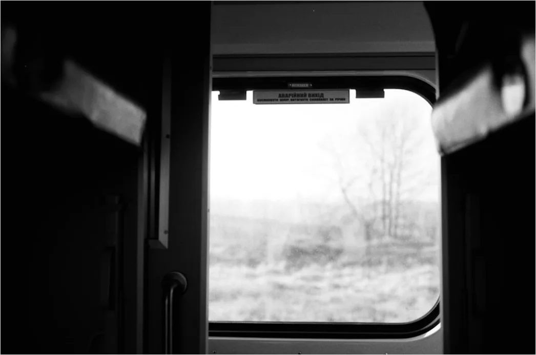 Zugreise Mit Blick Aus Fenster Foto 501a