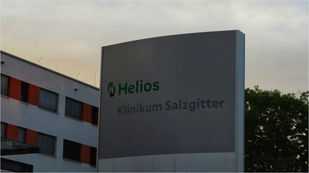 Aerztin Im Krankenhaus Bei Arbeit Bild 46e2