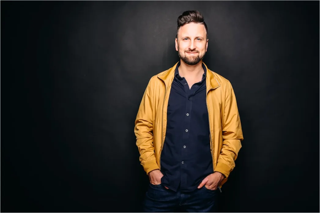 Business Mann Im Modernen Buero Bild Bfdd