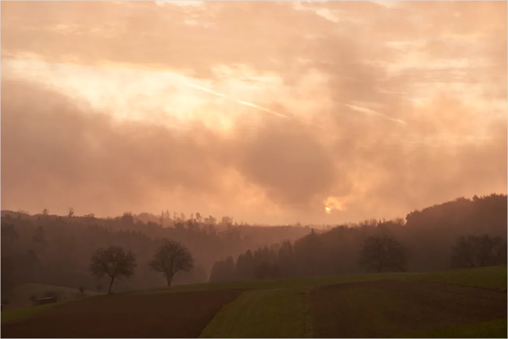 Detail Dramatischer Sonnenuntergang Mit Wolken Number 10