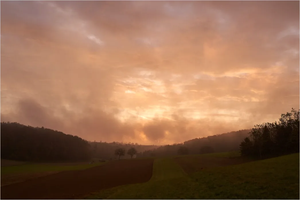 Detail Dramatischer Sonnenuntergang Mit Wolken Number 11