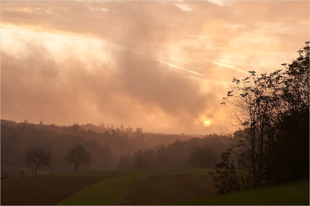 Detail Dramatischer Sonnenuntergang Mit Wolken Number 17