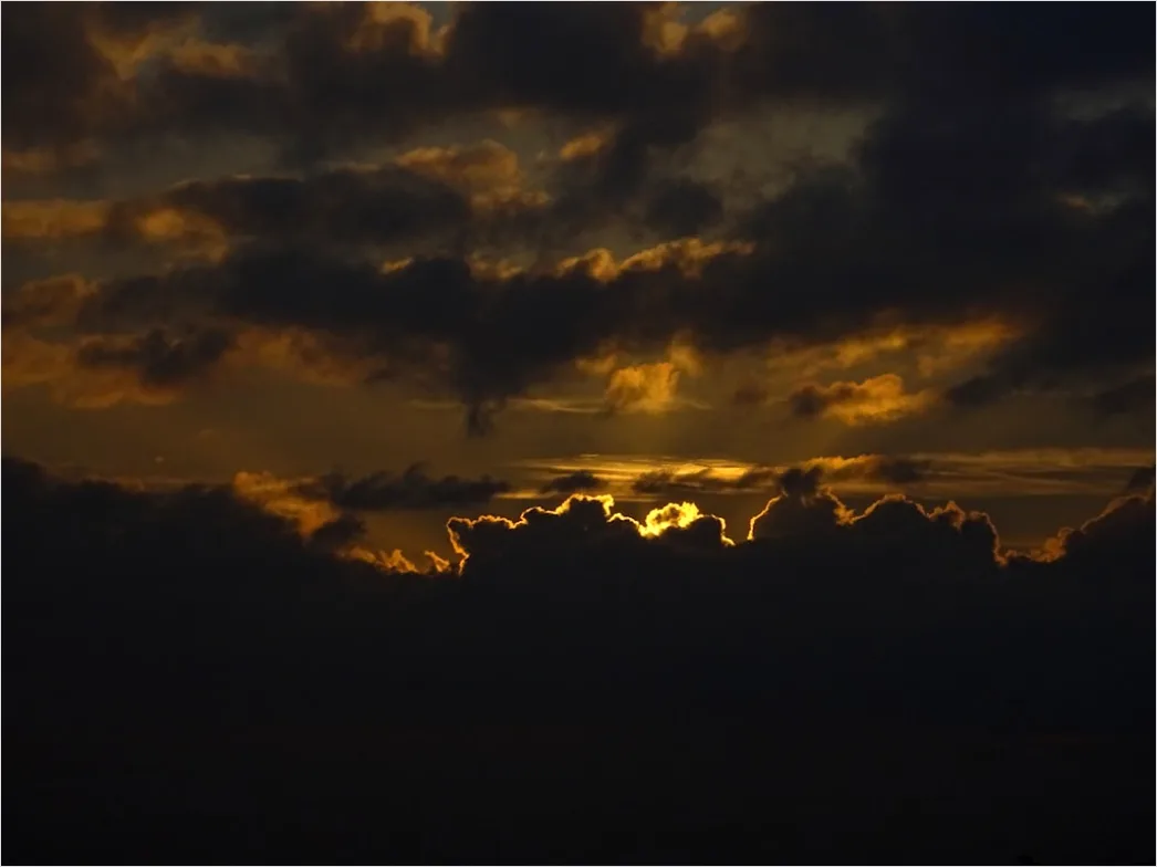 Detail Dramatischer Sonnenuntergang Mit Wolken Number 2