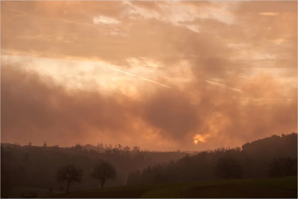 Detail Dramatischer Sonnenuntergang Mit Wolken Number 5