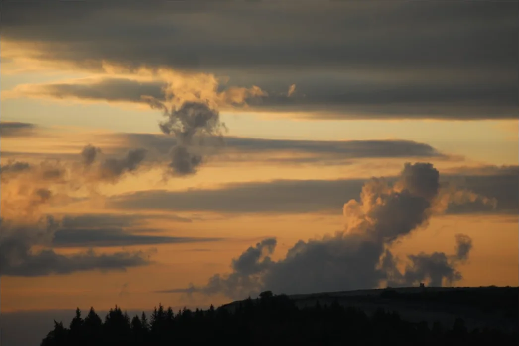 Detail Dramatischer Sonnenuntergang Mit Wolken Number 6