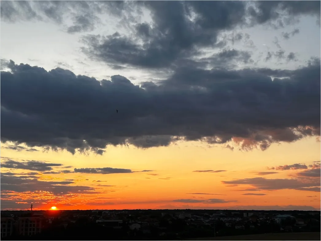Detail Dramatischer Sonnenuntergang Mit Wolken Number 8