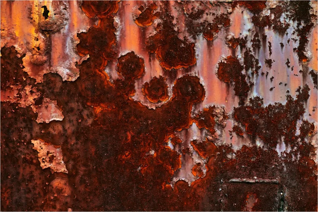 Detail Dunkle Eisenwand Mit Rostflecken Number 2