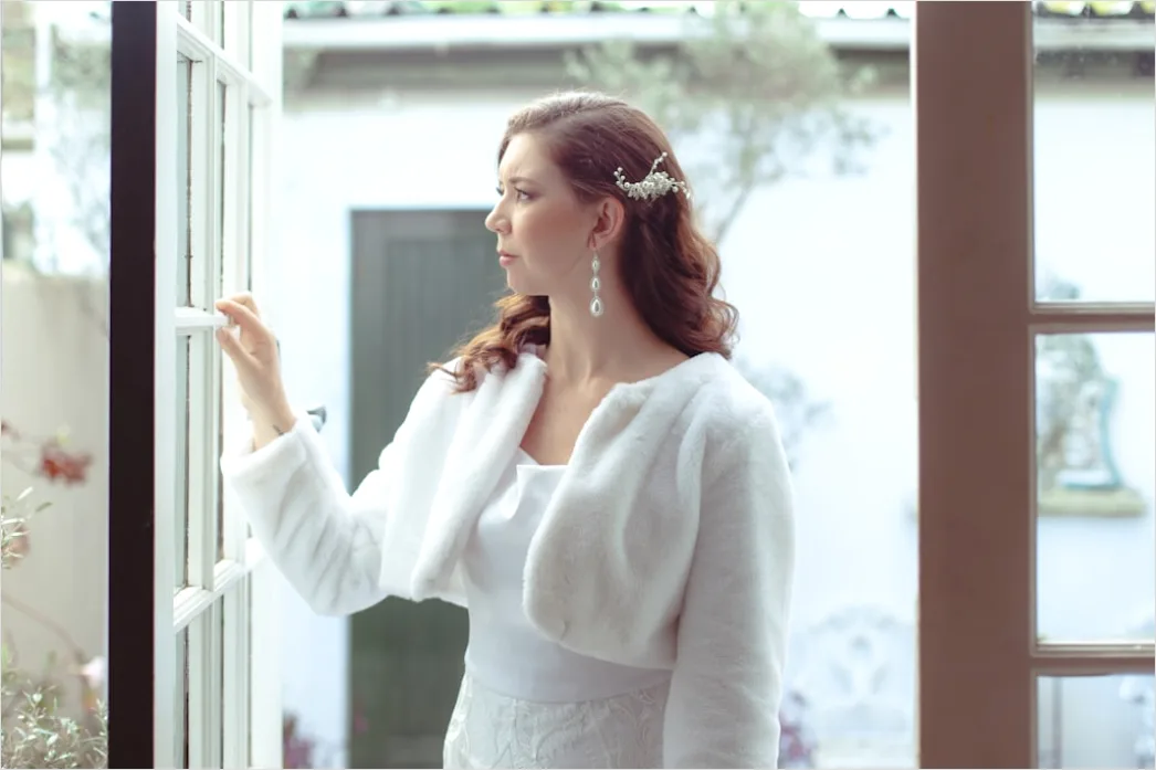 Elegante Braut Im Weissen Kleid Foto F56e