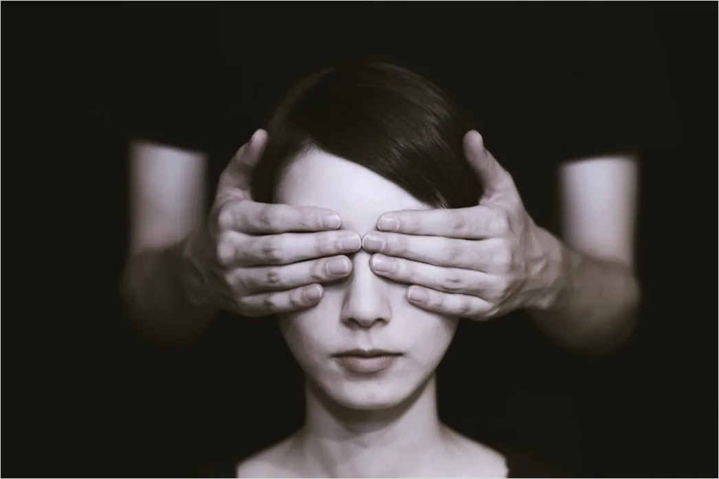 Entspannte Person Mit Geschlossenen Augen Foto C607