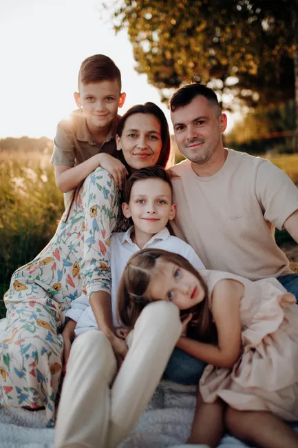 Familienportraet Im Freien Bei Sonne Bild 144c