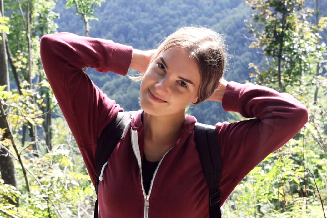 Frau Atmet Tief Im Freien Bild B985