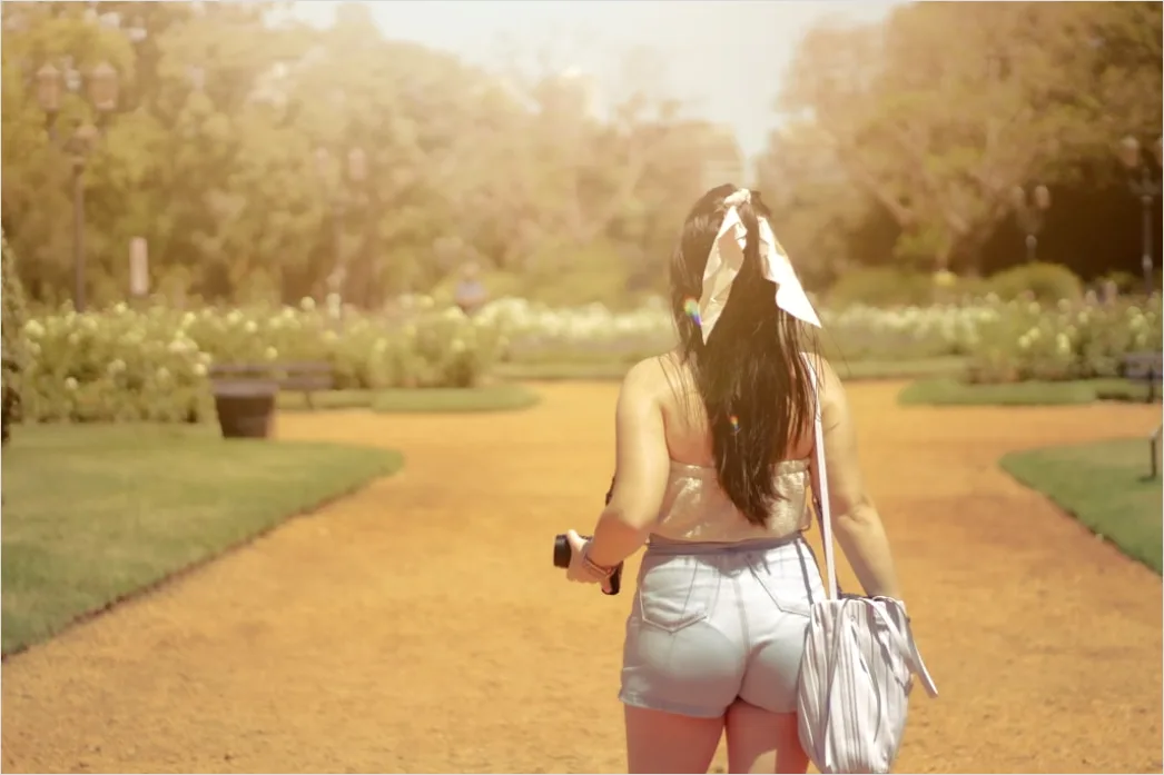 Frau Beim Joggen Im Park Foto 2cc3