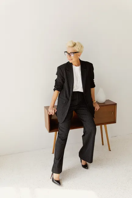 Detail Frau Im Business Outfit Im Büro Bild Number 9