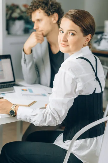 Detail Frau Im Business Outfit Im Büro Bild Number 5