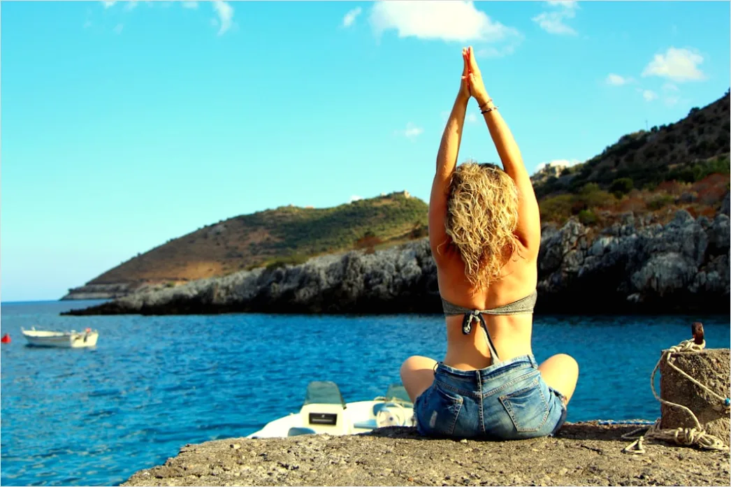 Detail Frau Macht Yoga Am Strand Bild Number 5