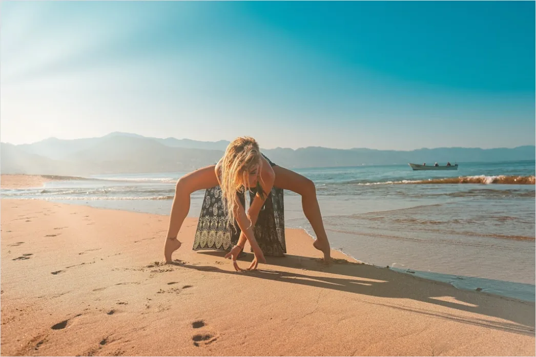 Detail Frau Macht Yoga Am Strand Bild Number 3