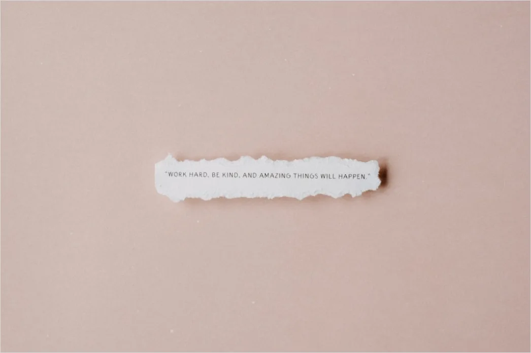 Gerissenes Papier Mit Weissem Hintergrund Ad00