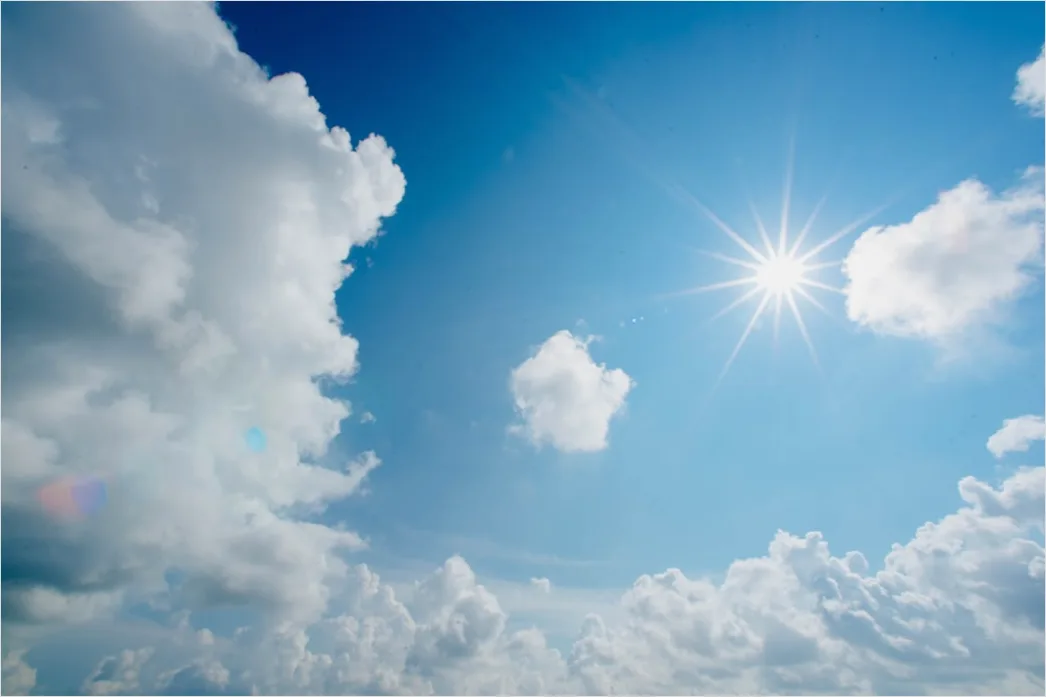 Heller Sommerhimmel Mit Kleinen Wolken 3201