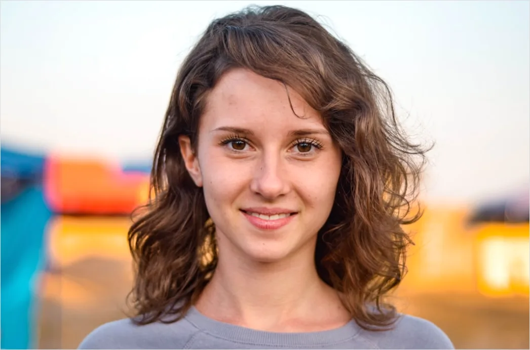 Junge Frau Als Teenager Portraet Foto E301