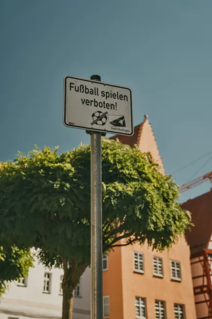 Kinder Beim Spielen Auf Spielplatz Bild 9c5a