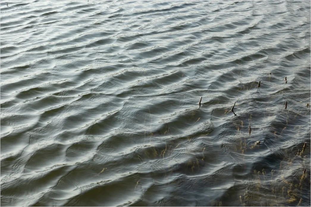 Detail Klare Wasseroberfläche Mit Sanften Wellen Number 9