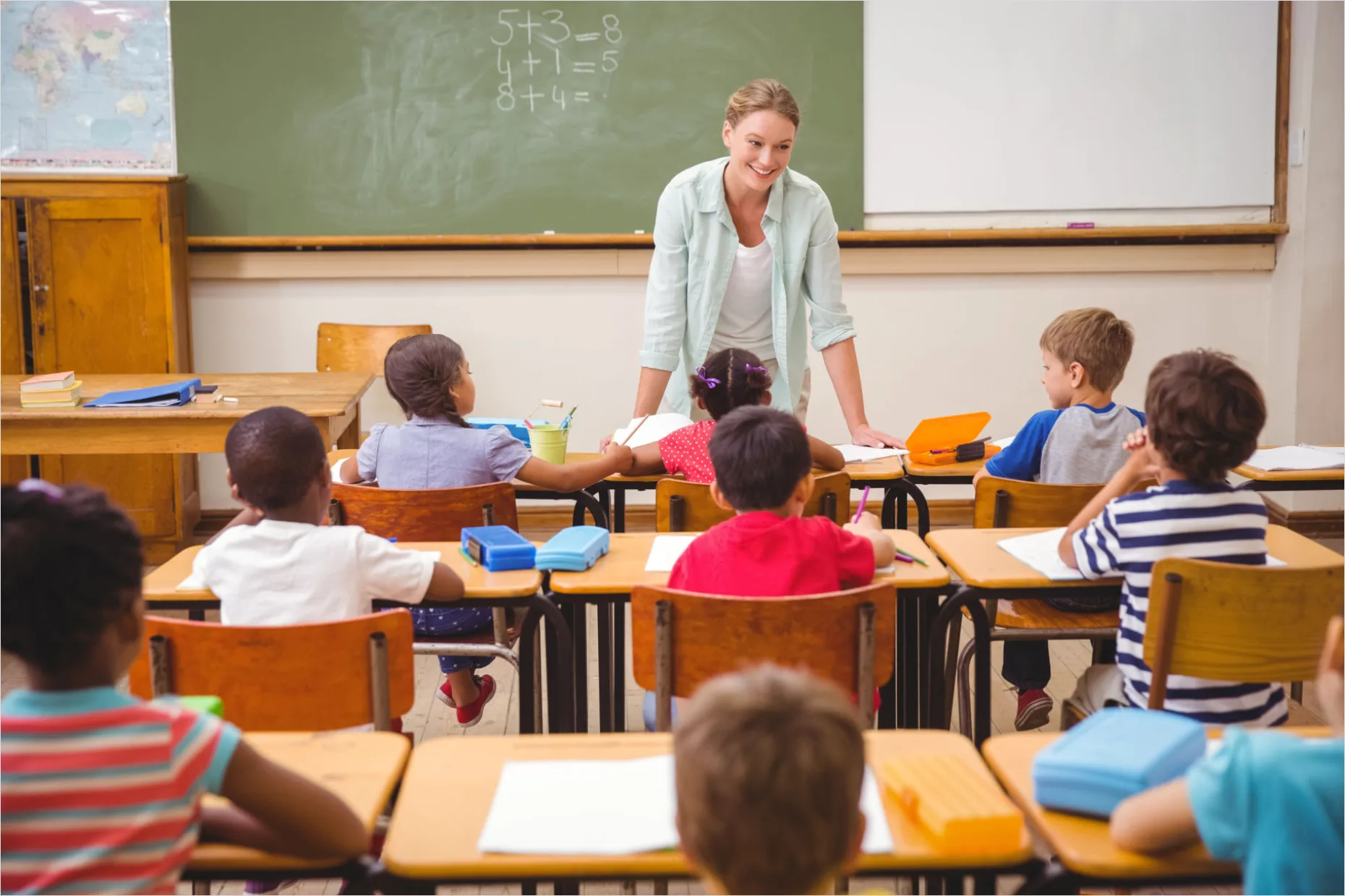 Lehrerin Im Klassenzimmer Bild Ef13
