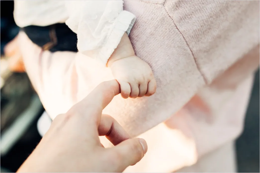 Mutter Mit Baby Im Arm Foto 420c