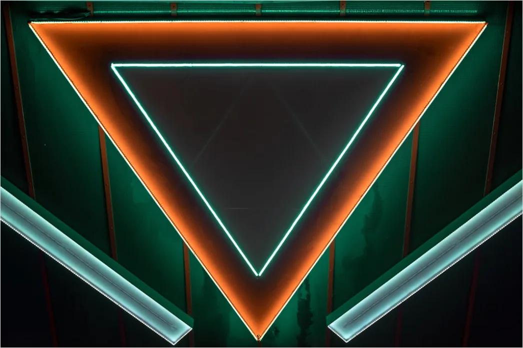 Detail Neonfarbene Geometrische Formen Im Dunkeln Number 9
