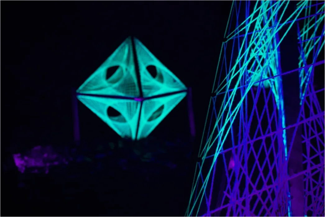 Detail Neonfarbene Geometrische Formen Im Dunkeln Number 14