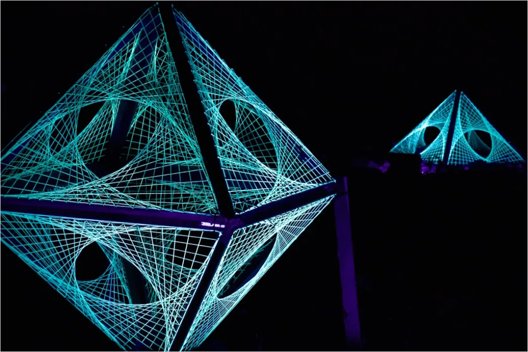 Detail Neonfarbene Geometrische Formen Im Dunkeln Number 5