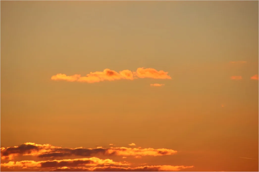 Detail Orangefarbener Himmel über Dem Horizont Number 9