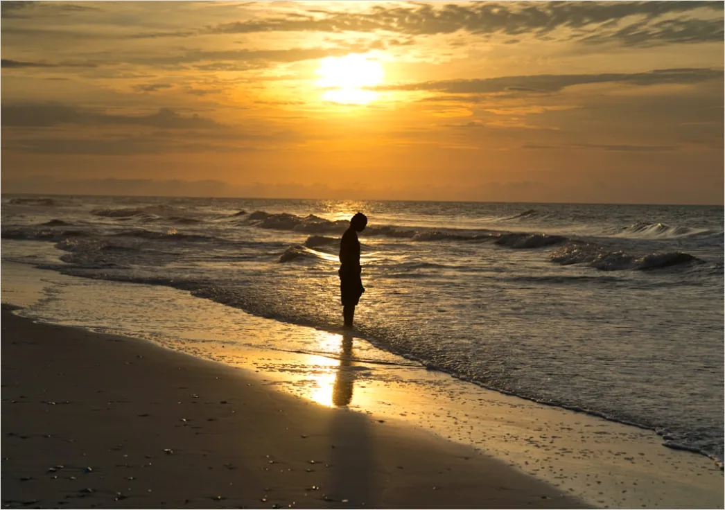 Person Am Strand Bei Sonnenuntergang Foto 92cd