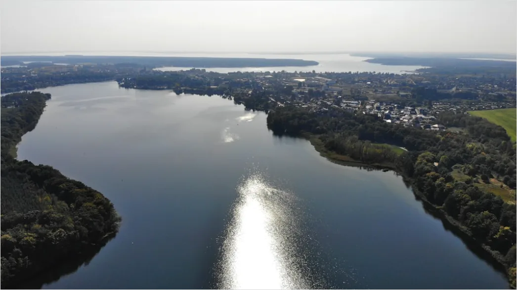 Ruhiger See Mit Sanften Wasserwellen Ec6e