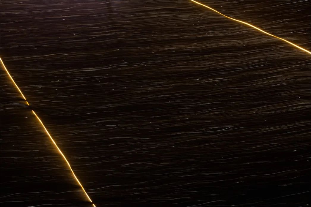 Schwarzer Marmor Mit Goldenen Linien 8448