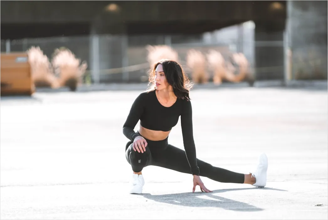 Sportlerin Beim Dehnen Nach Training Foto F654
