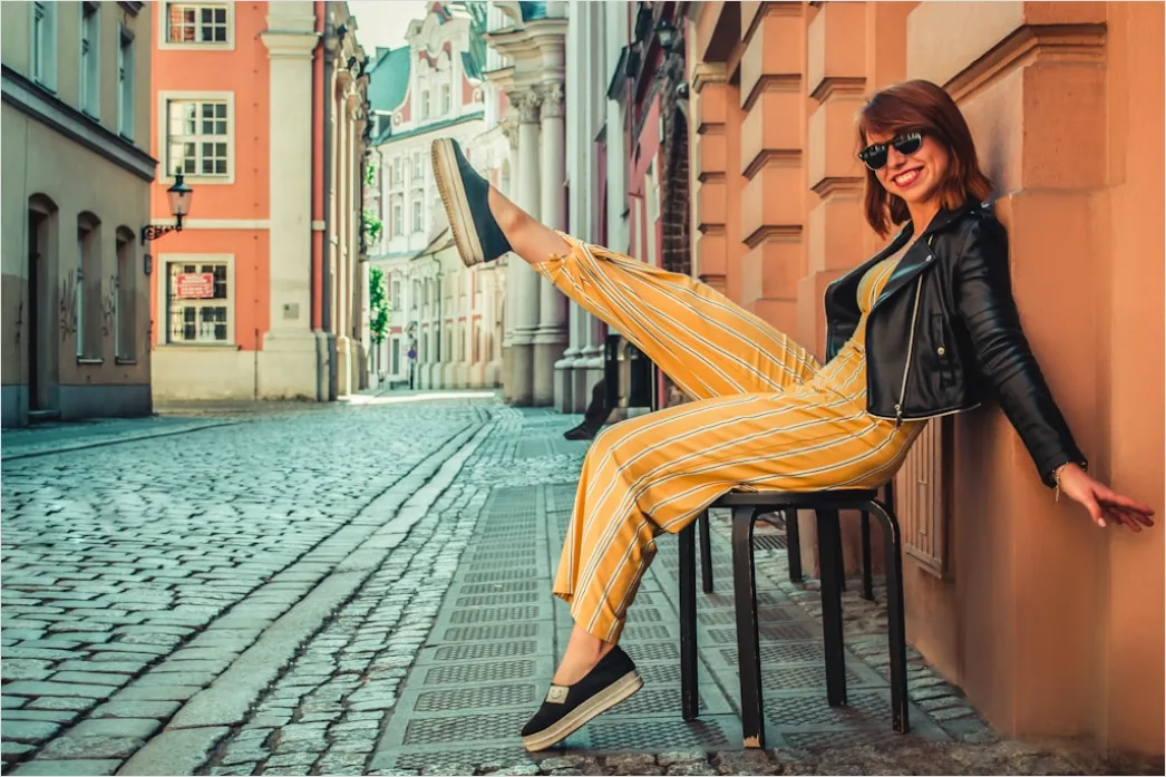Stylische Frau In Der Stadt Foto 7a7b
