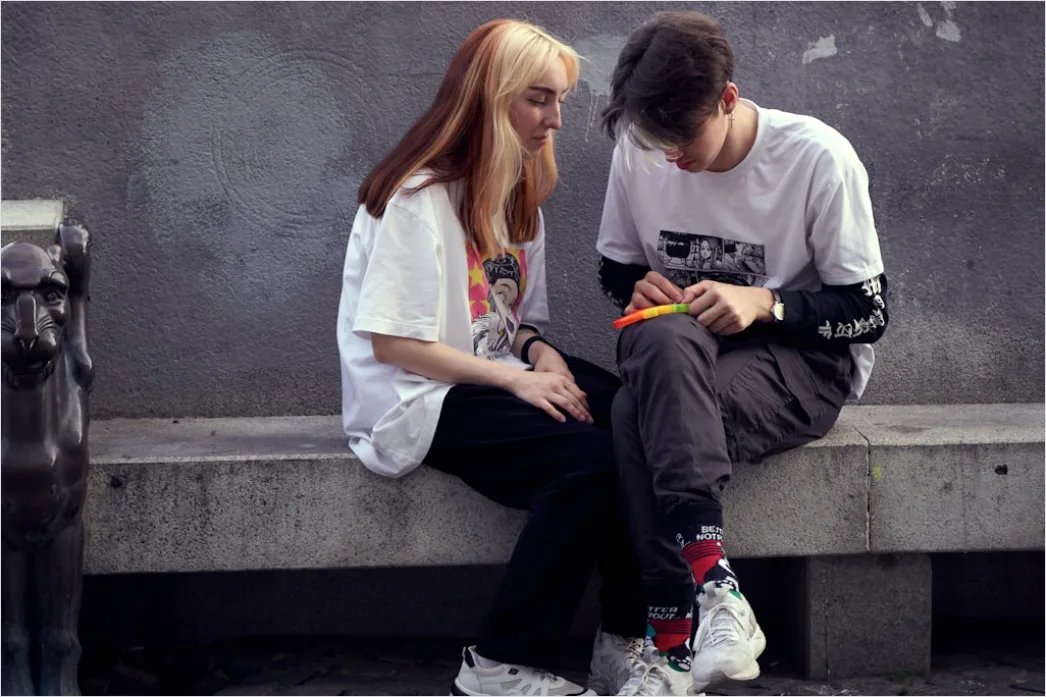 Detail Teenager Im Modernen Streetwear Outfit Foto Number 2