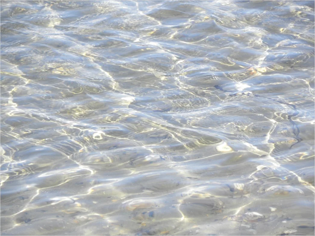 Detail Transparentes Wasser Mit Feinen Wellen Number 9
