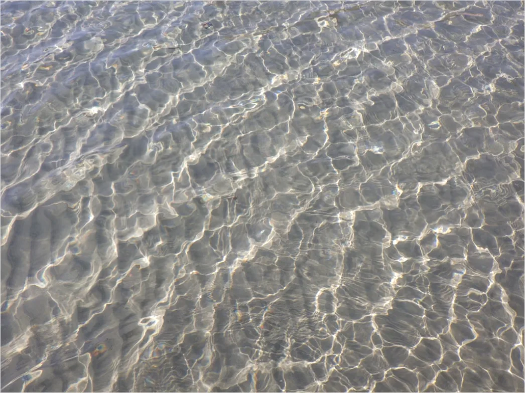 Detail Transparentes Wasser Mit Feinen Wellen Number 7
