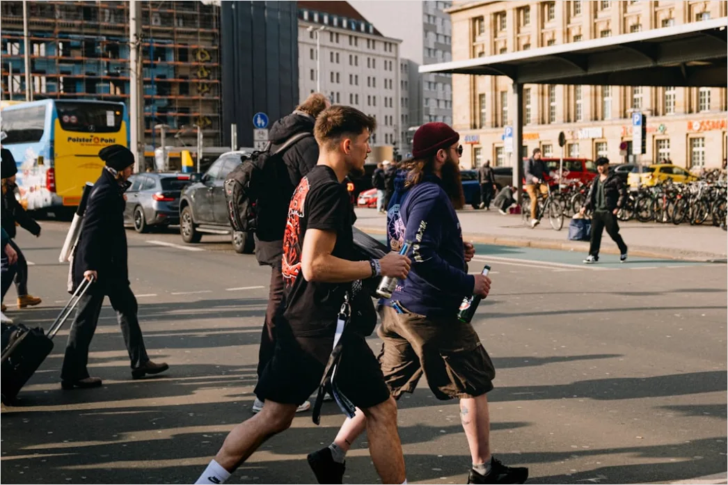 Vielfaeltige Freundesgruppe In Der Stadt Bild 93c4
