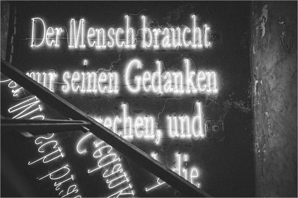 Detail Alte Mauer Mit Rissen Und Flecken Number 4