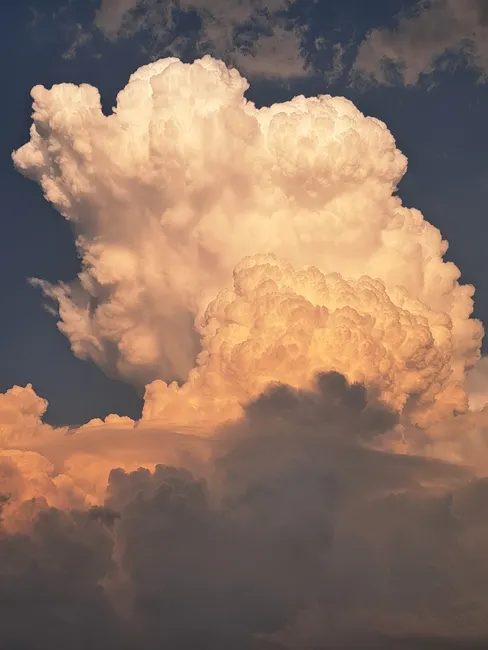 Dramatische Wolken Am Dunklen Himmel 70bf
