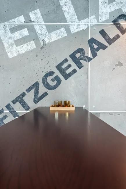 Detail Dunkle Betonwand Mit Industriellem Look Number 5
