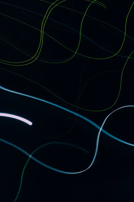 Dunkler Hintergrund Mit Neonfarbenen Linien 6fce