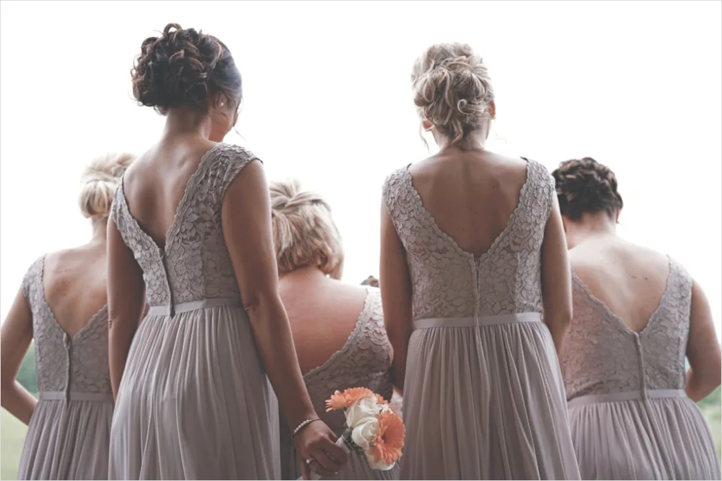 Foto Bridesmaid Memakai Gaun Warna Pastel 0977